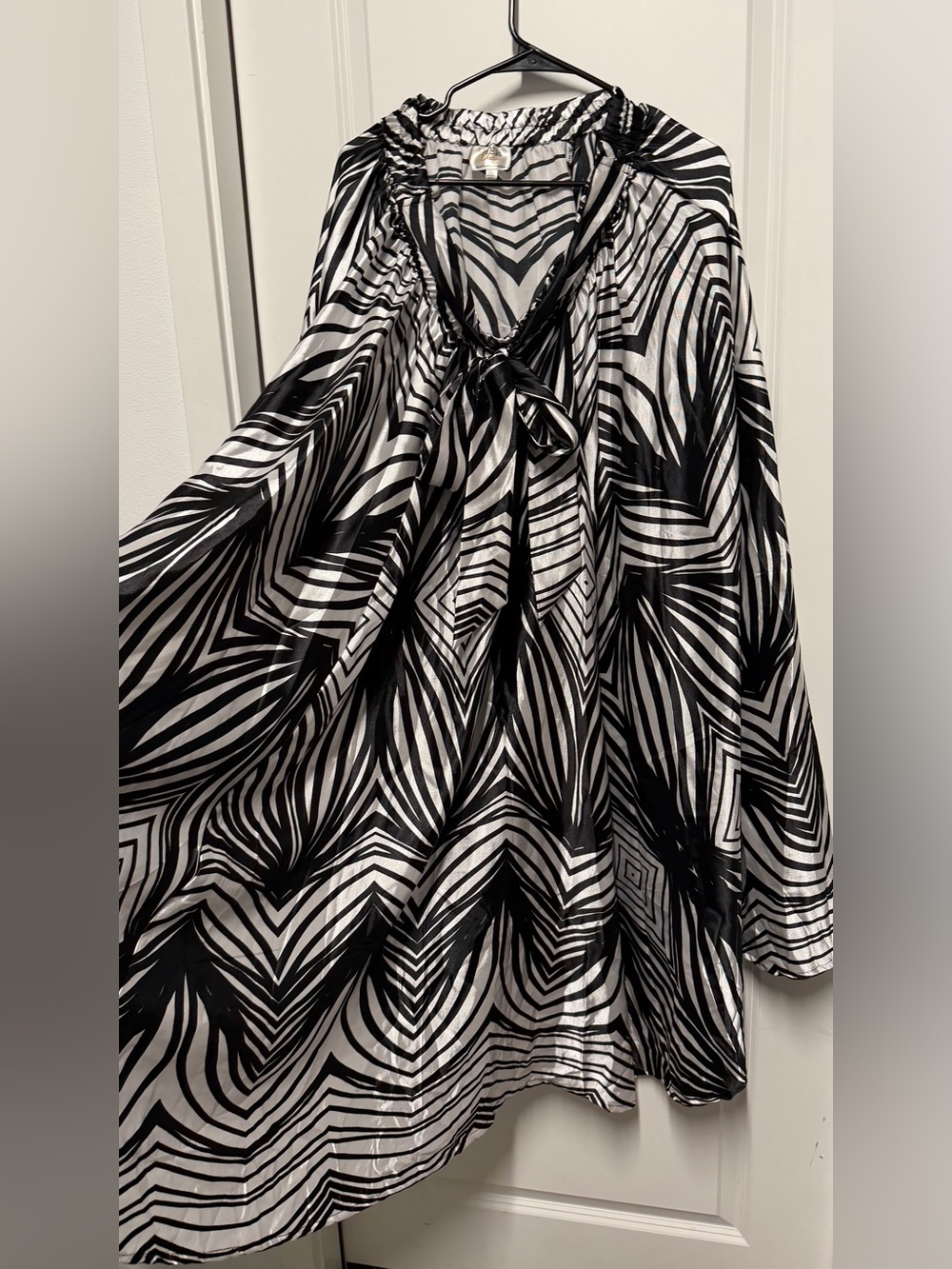Her Destiny XL Black White Geometric Satin Maxi Skirt Tie Waist Shiny Statement